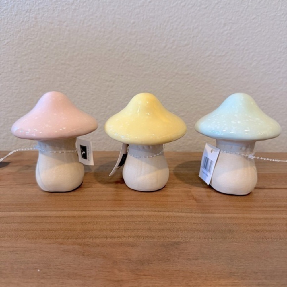 Mushrooms 🍄‍🟫 NWT bundle of three pastel ceramic mushrooms